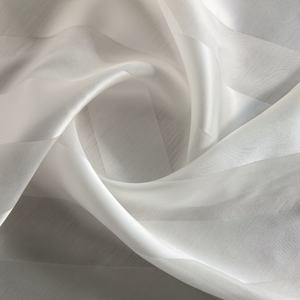 Tissu en Chiffon 100% <span class=keywords><strong>Soie</strong></span> <span class=keywords><strong>de</strong></span> Mûrier 12m/m 5x5cm avec Rayures <span class=keywords><strong>Satin</strong></span>ées Idéal pour la Peinture DIY et les Foulards - Product Image 1