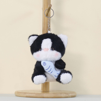 Vente en gros de porte-clés mignons en forme de chat qui embrasse un poisson, peluches, pendentifs, jouets en peluche personnalisés, chatons moelleux, OEM, animaux en peluche, coton PP, maille