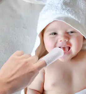 Oem Odm duyusal diş kaşıyıcı bebek diş fırçası ile sıcak satış mısır yuvarlak kolu Bambooes