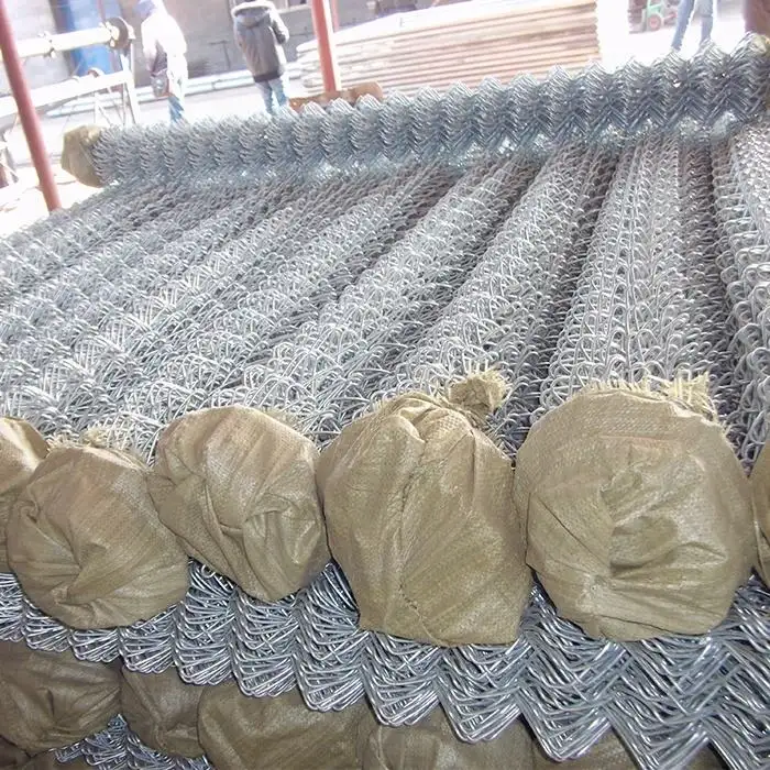chain link wire mesh 3.0mm galvanized pvc coated mesh rolls cyclone wire chainlink fence panels chain link fence