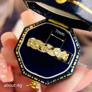 Anello da Donna Q730 in Oro Giallo con Diamante Taglio Brillante Rotondo Colore G Naturale Stile Classico per Fidanzamento - Product Image 4