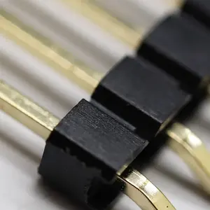 Mẫu miễn phí Pitch 2.54mm Chiều cao 2.54mm vị trí 2 ~ 40pin hàng duy nhất nhựa góc bên phải cong pin tiêu đề SMT kết nối