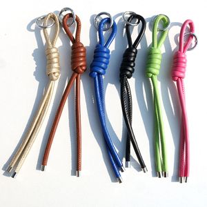 En gros, Porte-clés en cuir tressé multicolore avec breloques de sac et accessoires - Product Image 5