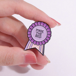 Medaglia Colorata all'Ingrosso con Logo Personalizzato, Divertente Medaglia Premio, Spilla con Smalto Morbido - Product Image 4