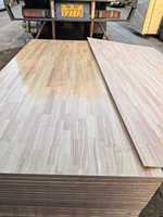 Vente en gros directe usine : Planche de bois d'hévéa à grain uniforme et faible taux de défauts pour projets de menuiserie intérieure