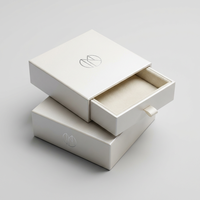 Boîte à bijoux de luxe 2026 Premium Blanc Nacré avec tiroir coulissant, fermeture magnétique, matériaux recyclés, ruban, emballage personnalisé avec logo pour bagues