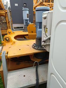 Grúa Torre Zoomlion 7025/12t Usada, Año 2022, con Caja de Cambios, Motor y Rango de Trabajo de 70m - Product Image 4