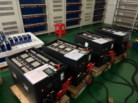 Boîtier de batterie personnalisé 16 pièces 48V 280Ah Marque JYD IP54 Affichage LCD Boîtier métallique BMS Batterie Lifepo4 Bms Jk 48v Boîtier de batterie DIY uniquement