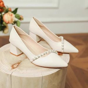 2025รองเท้าส้นสูงผู้หญิงหนังนิ่มปานกลางปากตื้นหัวแหลมนางฟ้าอ่อนโยนทุกคู่ส้นสูงลมเย็น - Product Image 3