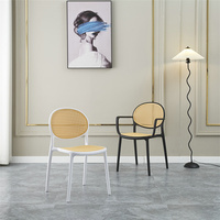 Chaise de salle à manger en rotin synthétique PP de style moderne, mobilier de maison avec fonction rafraîchissante pour la maison, le bureau, le centre commercial et la chambre à coucher