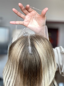 Meilleure qualité sur mesure 20 pouces 8*8 vente en gros perruque de dessus de cheveux humains nœuds invisibles couleur personnalisée pour les femmes blanches - Product Image 5