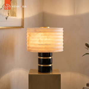 Lampe de table cylindrique en albâtre espagnol de style mid-century, en laiton, pour hôtel, villa, salon - Product Image 3