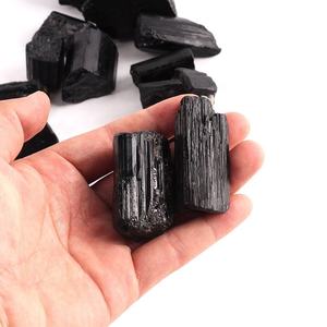 <span class=keywords><strong>Venta</strong></span> al <span class=keywords><strong>por</strong></span> <span class=keywords><strong>mayor</strong></span> Cristales naturales <span class=keywords><strong>Piedras</strong></span> curativas <span class=keywords><strong>Cuarzo</strong></span> crudo Turmalina negra Piedra en bruto para la decoración del hogar - Product Image 1