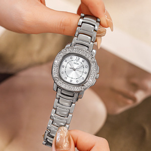 Reloj Cuadrado Plateado para Mujer con Bisel de Cristal, Brazalete de Acero Inoxidable, Elegante Reloj de Pulsera de Cuarzo - Product Image 5