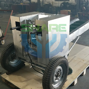 Máquina peladora de piel de coco vieja seca Máquina peladora de cáscara de coco seco Máquina removedora de piel marrón de coco con cinta transportadora - Product Image 5