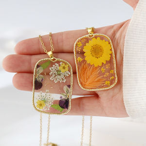 قلائد أنيقة من زهور الأقحوان للنساء مربعة مجففة مضغوطة زهور قلادة مجوهرات قلادة للزوجة هدايا للأمهات والصديقات - Product Image 5