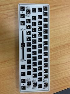 Teclado Mecánico Personalizable RGB con Interruptores Azules, Cableado, Iluminado, Intercambiable en Caliente, 61 Teclas, Resistente al Agua, Metálico, USB 2.0, para Juegos - Product Image 5