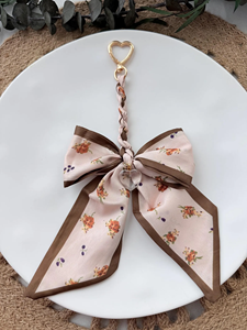 พวงกุญแจโบว์ทำมือ ผ้าพันคอไหมทอมือ พวงกุญแจห้อยกระเป๋า พวงกุญแจกระเป๋าถือ อุปกรณ์ตกแต่งกระเป๋า - Product Image 3