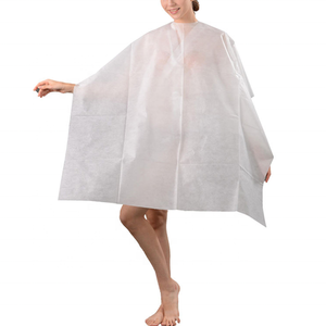 Capa de peluquero impermeable desechable de PE polivinílico para peluquería de corte de pelo - Product Image 2