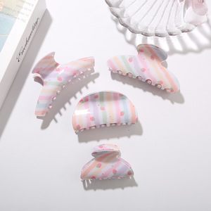 Pinza de pelo acrílica con estampado de fresa y rayas arcoíris, estilo fresco y lindo, accesorio de moda para el cabello para mujeres y niñas - Product Image 1