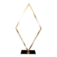 Support de fleurs de mariage en gros, en fer doré électrolytique, avec candélabre en cristal, centres de table, alimenté par USB, romantique et magnifique