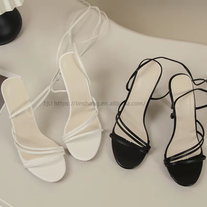 รองเท้าส้นสูงแบบผูกเชือกสำหรับผู้หญิง สีพื้น ปลายเปิด ส้นบาง ดีไซน์หรูหรา ไซส์ใหญ่ หัวมน สำหรับฤดูร้อน - Product Image 3