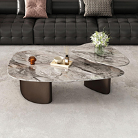 Table basse moderne minimaliste de style italien, écologique, durable et décorative, idéale pour salon, appartement ou hôtel