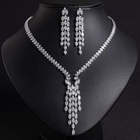 Nouvel ensemble de bijoux de luxe transfrontalier pour femme, boucles d'oreilles et collier en fer avec pampilles goutte d'eau, polyvalent, incrusté de zircon, pour mariée et mariage