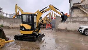 Mini-excavatrice CAT 303 CR L jaune et noire, bras hydraulique, godet, machine sur chenilles, mini-excavatrice CAT 303 CR L d'occasion - Product Image 2