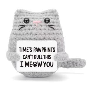 Mini bambola di gatto fatta a mano all'uncinetto carino giocattolo per cucire e tessere per supporto emotivo regalo divertente per gli amanti degli animali - Product Image 2