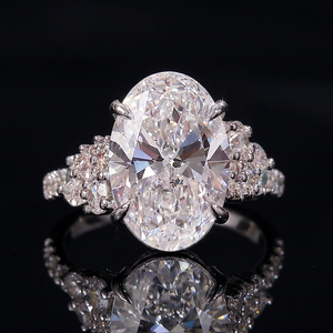 Anillo de Compromiso Unisex Hecho a Mano con Diamante Ovalado Cultivado en Laboratorio DEF VVS, Certificado por IGI, Oro Sólido de 18K, Diseño Personalizado - Product Image 1