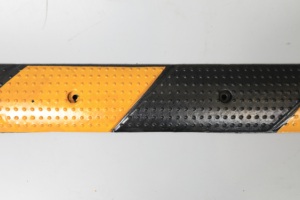 Dingtian bền màu vàng và màu đen mini bề mặt kết cấu bãi đậu xe Tốc độ va chạm cao su tốc độ vết sưng - Product Image 3