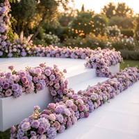 Chemin de table floral moderne OEM personnalisé en roses artificielles en soie rose vif pour mariages d'automne en intérieur/extérieur