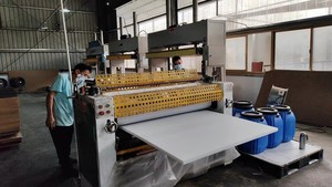 Cadre <span class=keywords><strong>photo</strong></span> en bois composite durable Miyu, affichant des photos de 5x7 et 8x10, installation sur table - Product Image 3