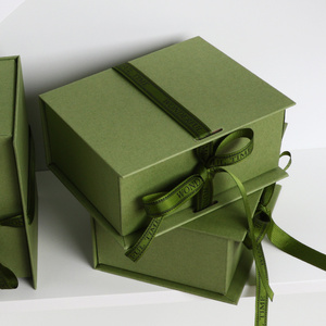 Atractiva Caja de Regalo de Papel Multicolor con Apariencia Exquisita para Empacar Regalos y Uso Decorativo - Product Image 5