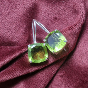 Boucles d'oreilles péridot de guérison Bijoux pendants en argent sterling 925 avec pierres précieuses vertes - Product Image 1