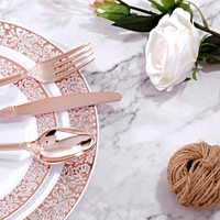 Service de vaisselle jetable en plastique pour 25 personnes, design dentelle blanc et or, luxe élégant, comprenant gobelets 9oz, assiettes à dessert/gâteau, fourchettes/couteaux/cuillères