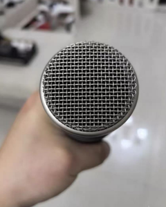 Micrófono Dinámico Cardioide de Buena Calidad para Podcasting, Streaming y Voz en Off - Product Image 1