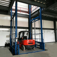 Plateforme élévatrice verticale hydraulique fixe de grande taille avec rail de guidage pour le chargement et le déchargement de marchandises en vrac