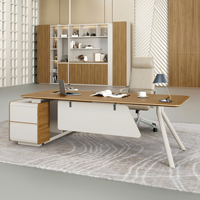 Ensemble de bureau de direction moderne et luxueux avec armoire murale LED, pieds sculpturaux inclinés et chaise pour suite de bureau complète de PDG