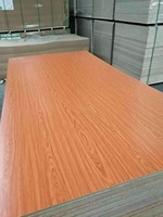 Panneau MDF mélaminé de qualité E1, finition haute brillance, toucher agréable, résistant à l'humidité, écologique, pour les rayonnages de supermarchés