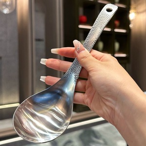 Cuchara de Servir Moderna de Acero Inoxidable Martillado |   Cucharón Grande para Sopa y Arroz, para Cocina Doméstica y Restaurantes - Product Image 2