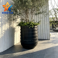 Jardinière moderne minimaliste en acier inoxydable durable avec finition laquée, pot de fleurs d'extérieur pour arbres, arbustes, hôtels et places publiques