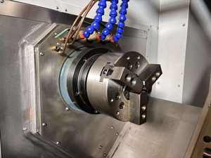 Torno CNC YH600-6PY para Metal con Contrapunto, 3 Ejes, Tipo Suizo y Fresado, Control Digital, Torno de Torneado con Husillo - Product Image 4