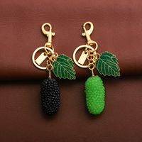 Porte-clés mousqueton tendance en résine colorée, motif grappe de raisin et mûre, avec breloque feuilles vertes, pendentif pour sac femme, cadeau pour voiture