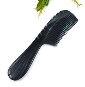 Peine de cuerno natural hecho a mano de primera calidad, ideal para reducir el encrespamiento estático y promover un cabello y cuero cabelludo saludables - Product Image 3