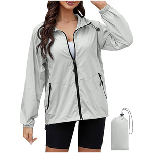 Fabricant prix d'usine personnalisé femmes imperméable léger réutilisable mode veste <span class=keywords><strong>de</strong></span> <span class=keywords><strong>pluie</strong></span> coupe-vent extérieur randonnée manteau <span class=keywords><strong>de</strong></span> <span class=keywords><strong>pluie</strong></span> - Product Image 1