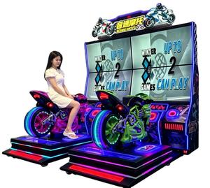 Le simulateur de moto à monnayeur 4 écrans le plus vendu pour l'intérieur, console de jeu d'arcade de course connectée à 4 écrans pour deux joueurs - Product Image 2