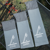 Kit de camping en plein air : sac cylindrique durable et portable avec piquets de tente, marteau et compartiment de rangement en toile.
