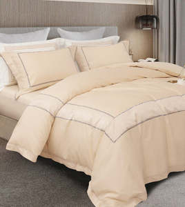 Elegante Colección de Ropa de Cama de Jacquard Satinado 100% Algodón Puro, Sábanas Suaves de Color Beige con Sábana Ajustable de 12 Pulgadas de Profundidad para un Descanso Reparador - Product Image 1